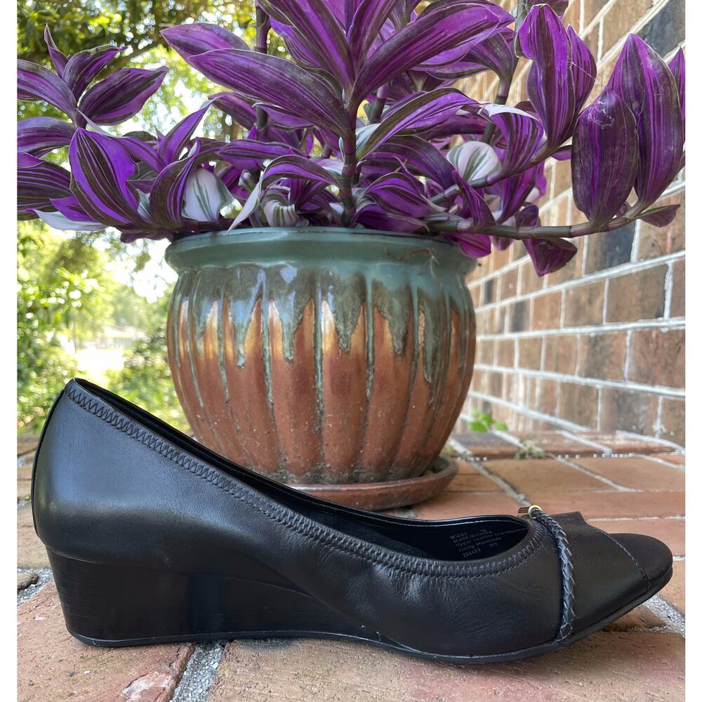 Cole Haan Black Leather Peep Toe Wedge Women's Size 9B Gold Hardware Quilted - Picture 3 of 5